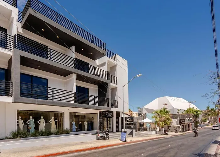 New Listing Luxury In Apartment *
